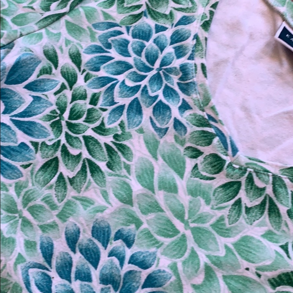 Floral top - Picture 2 of 2
